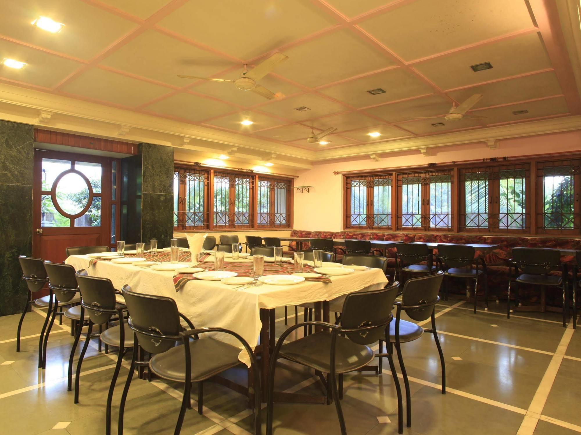 Hotel Sahyadri Алібаґ Екстер'єр фото