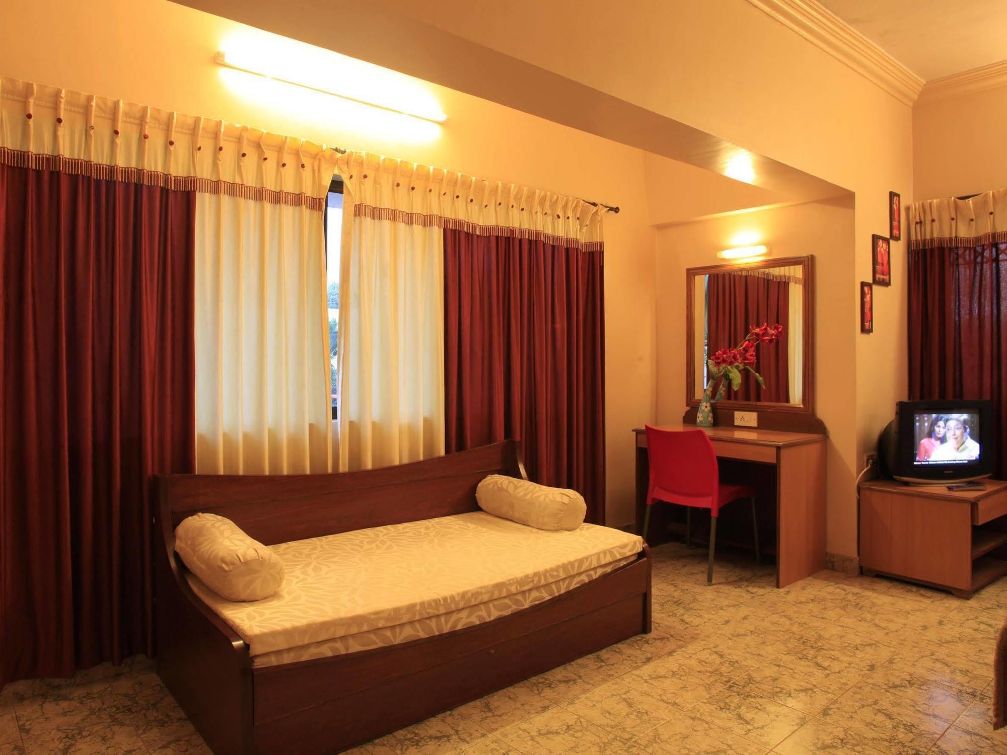 Hotel Sahyadri Алібаґ Екстер'єр фото